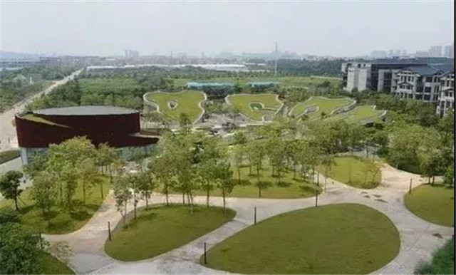 儿童户外活动场地