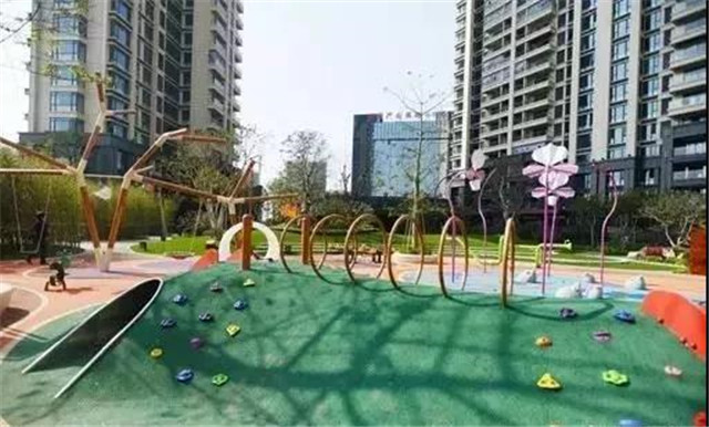 儿童户外活动场地